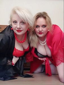Оксана и Диана — эротические фото